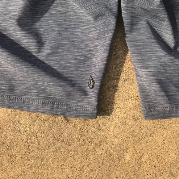 Volcom Hybrid Shorts - Picture 9 of 9